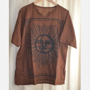 Skjorte med sol og mne