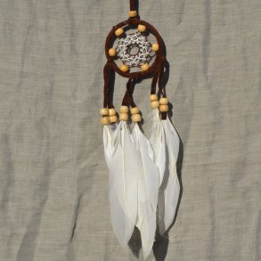 Dr�mmefanger - brun med l�der og tr�perler