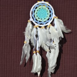 Dr�mmefanger med farvet blomst