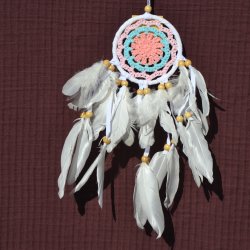 Dr�mmefanger med farvet blomst