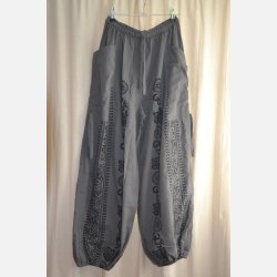 Buks med lommer og snore