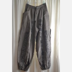 Buks med lommer og snore