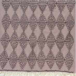 Ikat tekstil med romber - lilla og lyng