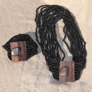 Perlearmb�nd og -halsk�de - Sort