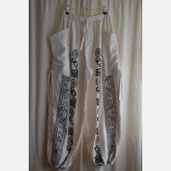 Buks med lommer og snore