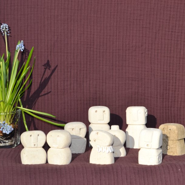 R�gelsesholdere - Sumba sandstensfigurer