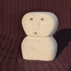 R�gelsesholdere - Sumba sandstensfigurer