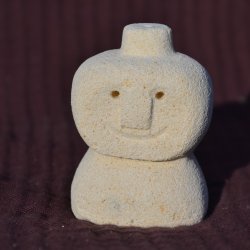 R�gelsesholdere - Sumba sandstensfigurer