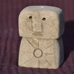 R�gelsesholdere - Sumba sandstensfigurer