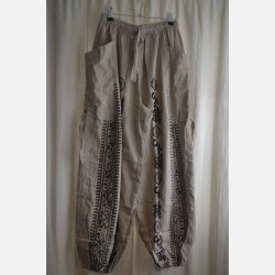 Buks med lommer og snore